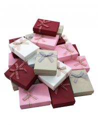 Набор из 24 прямоугольных ювелирных подарочных коробочек разного цвета с бантиком, отделка фактурной бумагой, размер 10*7*2,5 см.