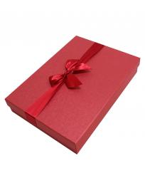 Подарочная прямоугольная красная коробка с бантом из атласной ленты, размер 32*25*6 см.