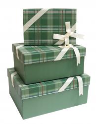 Набор из трёх прямоугольных подарочных коробок в клеточку зелёного цвета с бантом, размер 29*22*13 см.