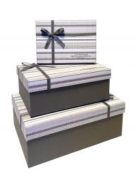 Набор из трёх прямоугольных подарочных коробок серого цвета с рисунком "полосы" и бантом, отделка матовой бумагой, размер 33*22*12,5 см.