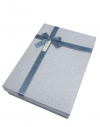 Прямоугольная подарочная коробка голубого цвета с бантом из ленты, отделка фактурная матовая бумага, размер 35*25*7 см.