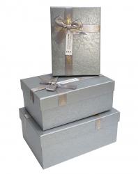 Набор из трёх прямоугольных подарочных коробок серого цвета, отделка фактурной матово-перламутровой бумагой, бант из ленты, размер 22*16*9,5 см.