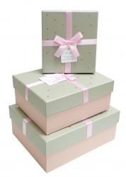 Набор из трёх прямоугольных подарочных коробок серого цвета с бантом и рисунком «золотые звёздочки», размер 25*20*10,5 см.