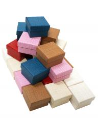 Набор из 24 квадратных ювелирных подарочных коробочек разного цвета, отделка фактурной бумагой, размер 5*5*3 см.