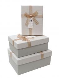 Набор из трёх прямоугольных подарочных коробок молочного цвета с бантом из капроновой ленты, отделка фактурной бумагой, размер 22*16*9,5 см.