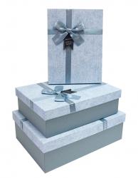 Набор из трёх прямоугольных подарочных коробок голубого цвета с бантом из ленты, отделка матовой фактурной бумагой с перламутровыми вкраплениями, размер 29*21*9,5 см.