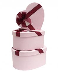 Набор из трёх подарочных коробок в форме сердца с бантом в горошек бордового цвета, отделка матовой фактурной бумагой, размер 25*20*13 см.
