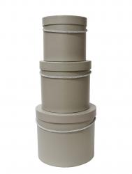 Набор из трёх круглых шляпных подарочных коробок светло-серого цвета с ручками, отделка матовой бумагой, размер d 22* h 20 см.