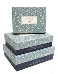 Набор из трёх прямоугольных подарочных коробок серого цвета с цветочным рисунком, размер 23,5*18*8 см.