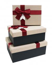 Набор из трёх прямоугольных подарочных коробок кремового цвета, отделка ткань с рисунком, бант из ленты, размер 22*16*9,5 см.