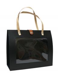 Прямоугольная подарочная коробка с ручкамии и прозрачным окошком, отделка матовой чёрной бумагой, размер 28*23*11,5 см.