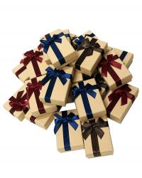 Набор из 24 прямоугольных ювелирных подарочных коробочек с бантом разного цвета, отделка крафтовой бумагой, размер 5*8*2,5 см.